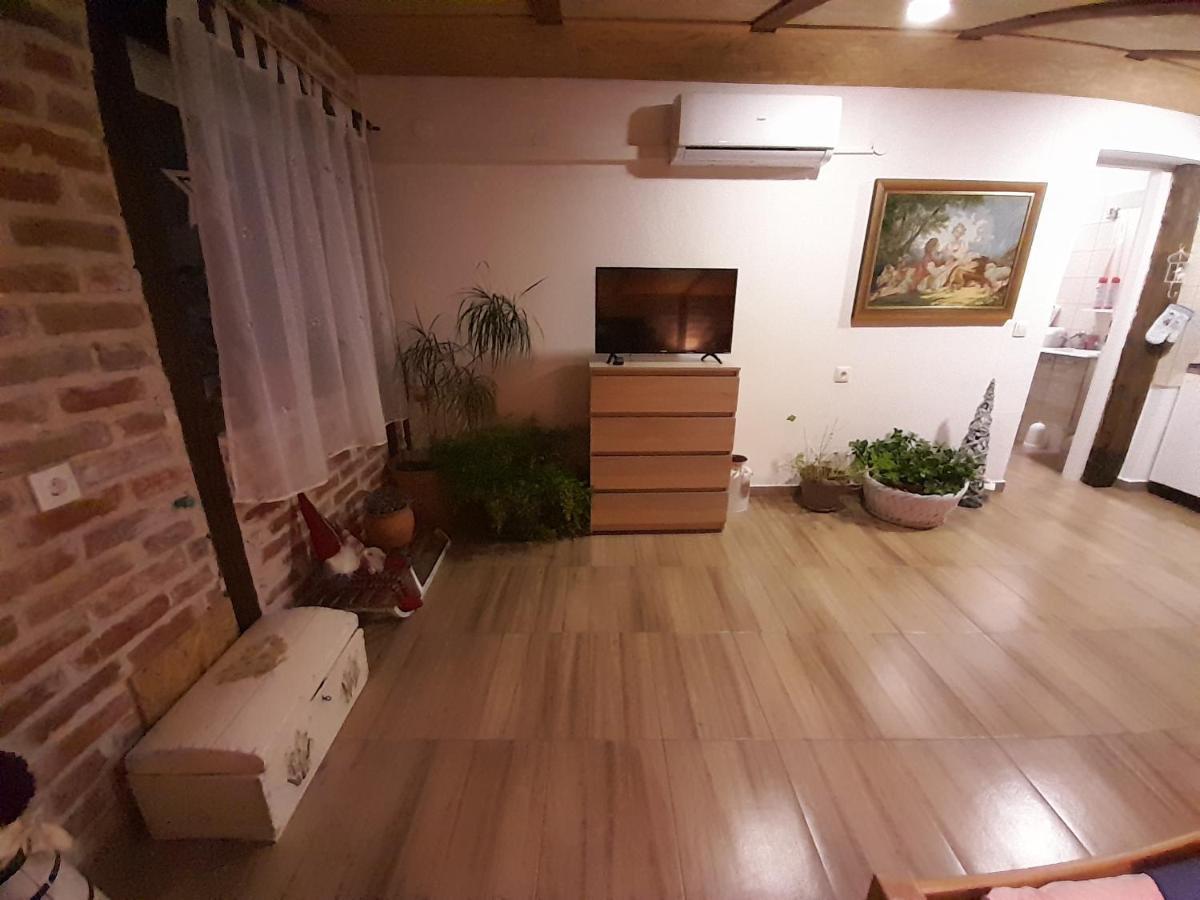 Apartment Ada Bed & Breakfast Gračac Eksteriør bilde