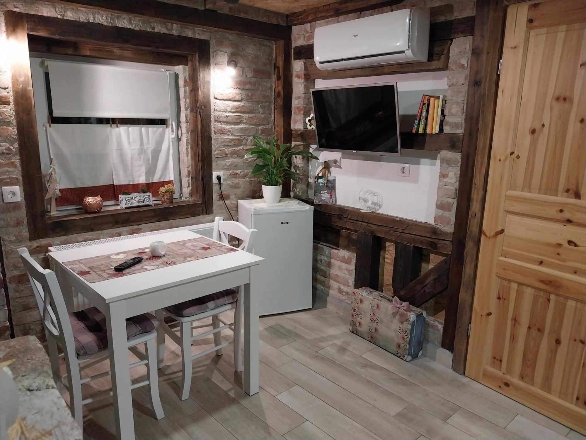 Apartment Ada Bed & Breakfast Gračac Eksteriør bilde
