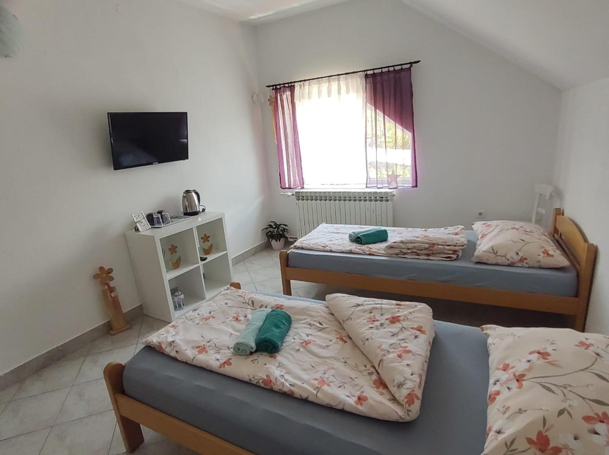 Apartment Ada Bed & Breakfast Gračac Rom bilde